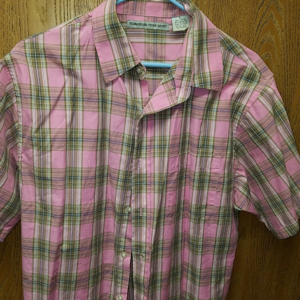 Short sleeve Button Down. Size L